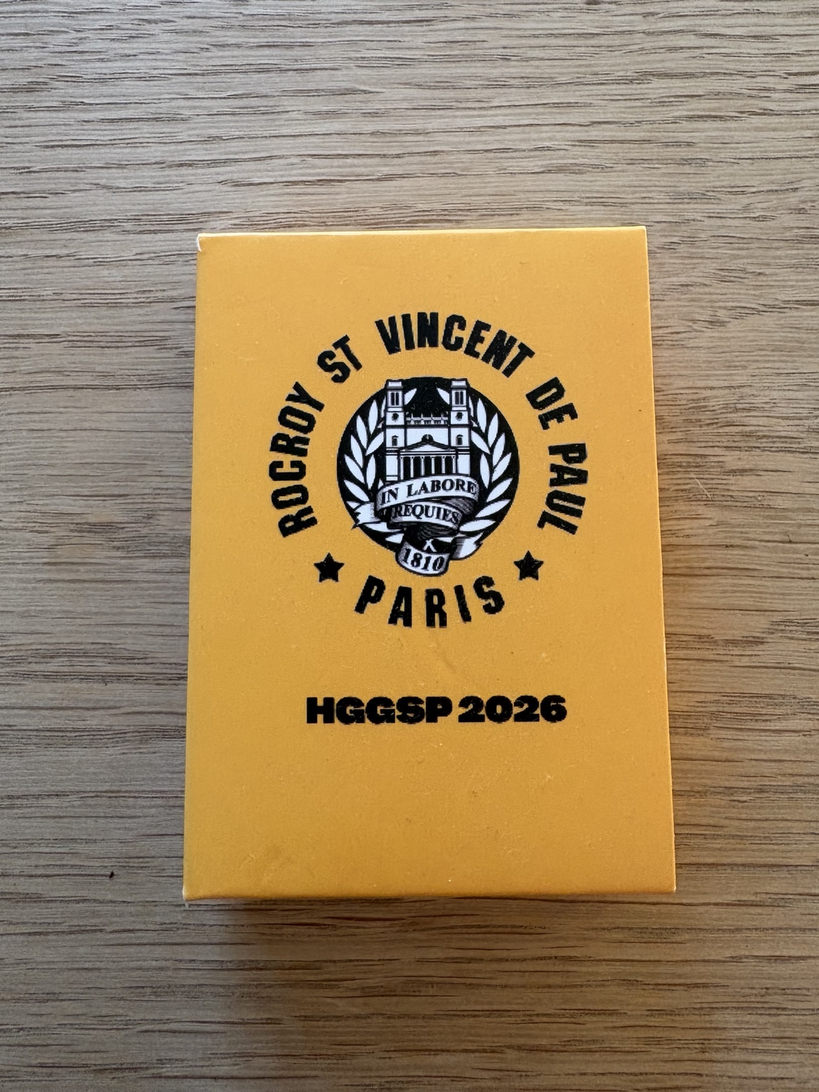 Boîte jaune du jeu Paris en 7 familles, HGGSP 2026